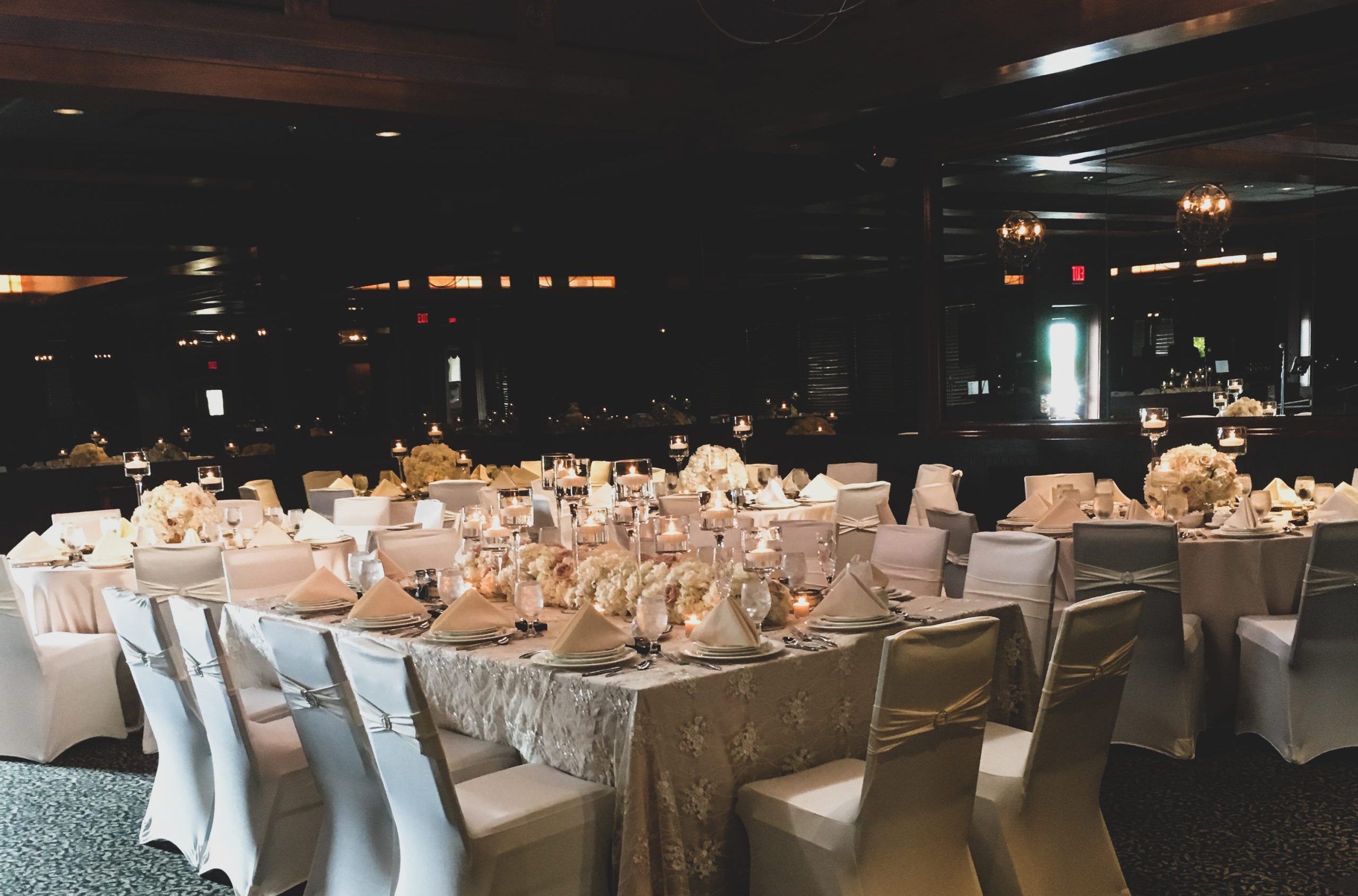 Da Francesco's interior set for service